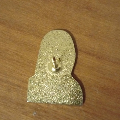 Modern Mona Lisa enamel pin like new