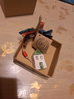 Handmade ceramic house 8 cm new with its box
