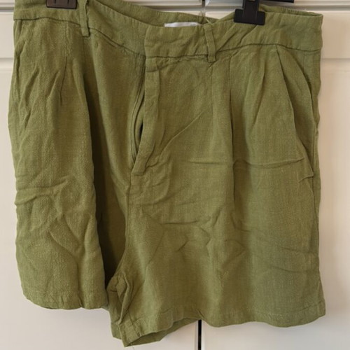 Linen shorts size 16 Primark green like new
