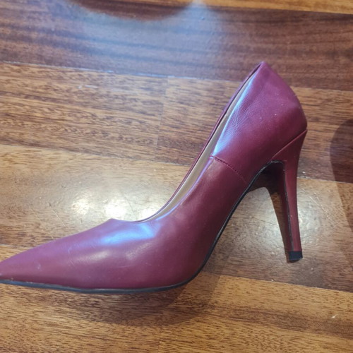 Verde burgundy pumps size 39 like new