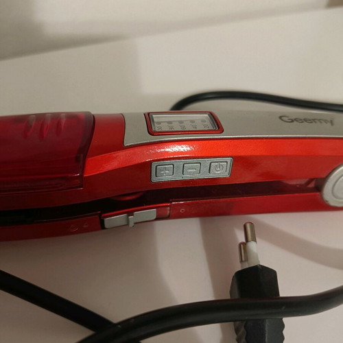 Geemy hair straightener like new with ionic ceramic plates