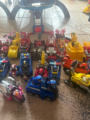 Paw Patrol превозни средства с подвижни фигури и щаб като нови