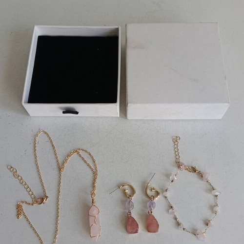 Jewelry set with rose quartz and gold-tone metal elements