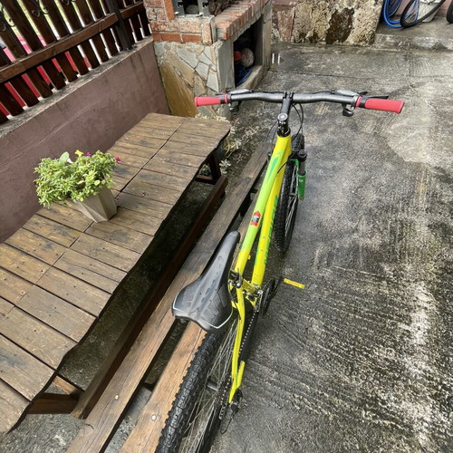 Merida mountain bike like new with 3 discs and 8 speeds