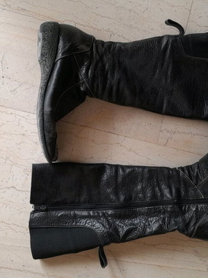 Women's black boots like new, size 38