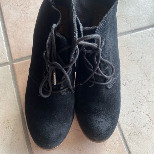 TOMS suede ankle boots used, black