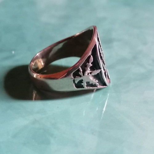 Silver 925 chevalier ring new with Cannabis leaf no 52 (US 6.5)