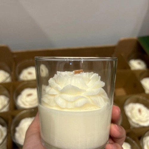 Soy candle with powder scent in glass cup new