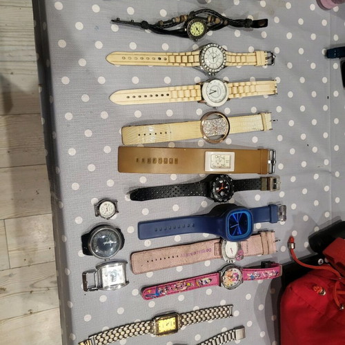 Lot of 25 used vintage watches for parts or repair