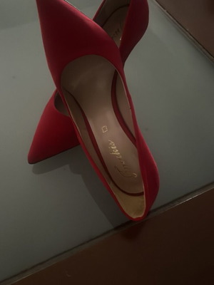 Bio Bio red suede pumps like new, size 39