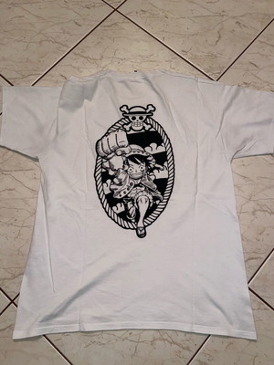 One Piece T-shirt Fruit of the Loom size L like new, black and white