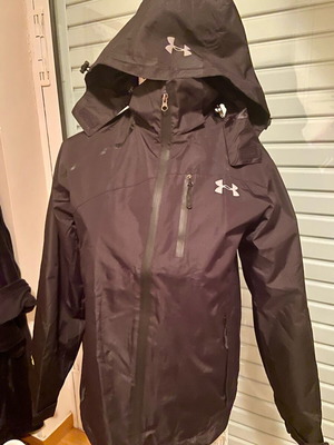 Under Armour windbreaker medium size used, black