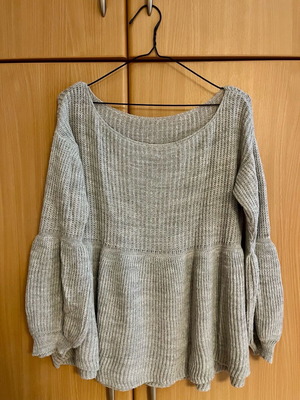 Gray knitted sweater like new, size S-M, with wide sleeves