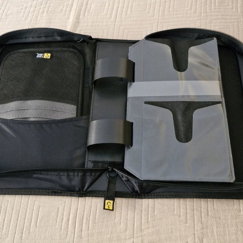 CD case with zipper, 92 slots