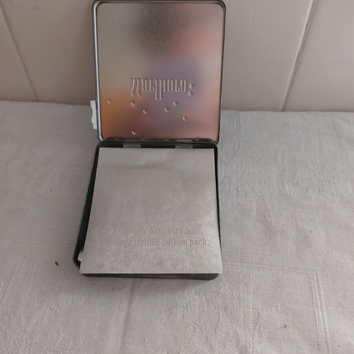 Marlboro metal collectible case used