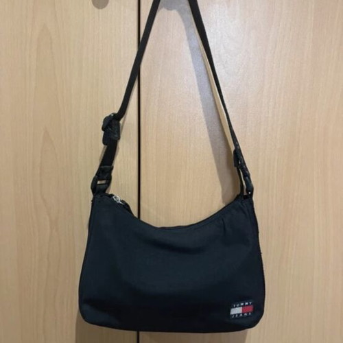 Tommy Hilfiger shoulder bag like new, black