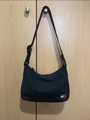 Tommy Hilfiger shoulder bag like new, black