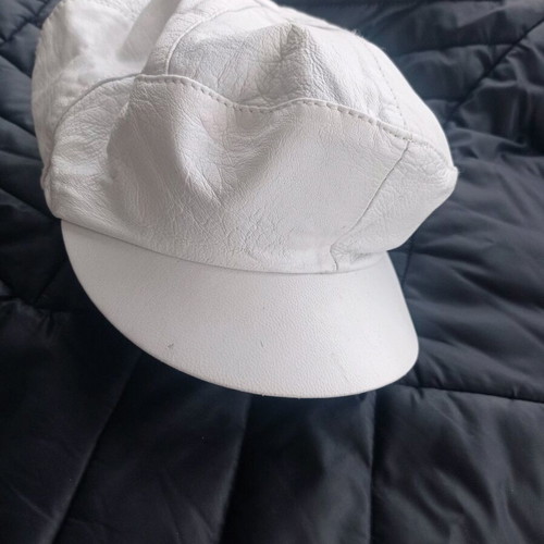 White imitation leather tragiasca cap slightly used