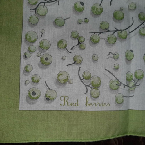 Hermès cotton scarf like new, green red berries, 55x55 cm