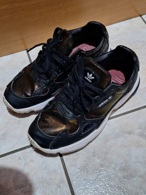 Adidas Falcon 41.5 like new, black multicolor