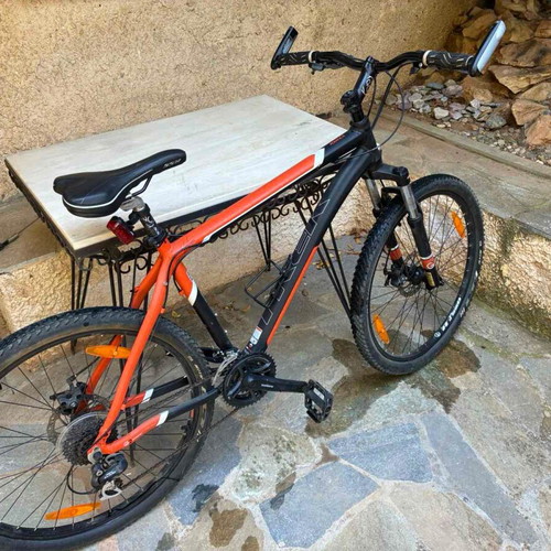 Bontrager Trek mountain bike used, disc brakes, front suspension