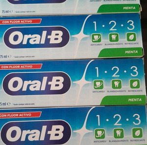 πακετο 4 οδοντόκρεμες Oral-B