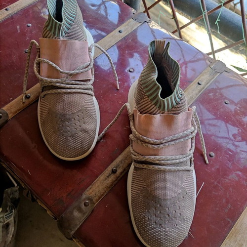 Athletic shoes like new, size 40, gray and beige