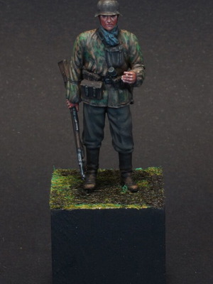 Painted collectible German soldier figure 1943-1945 from Dragon Set 6692 new