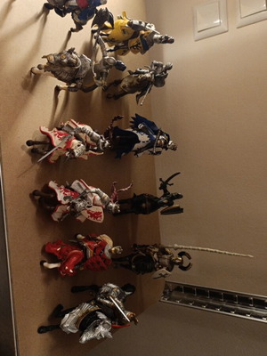 Knight figures used, set of 11