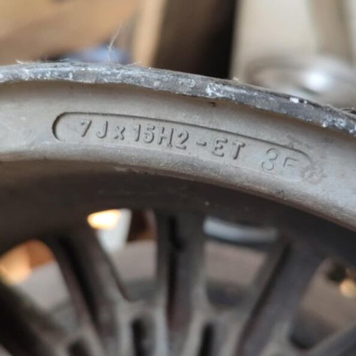 15-inch rims used, one needs straightening, tires in poor condition