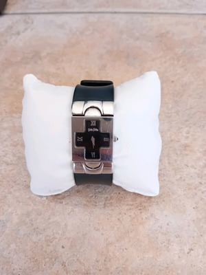 Folli Follie women's watch used with unique dial design