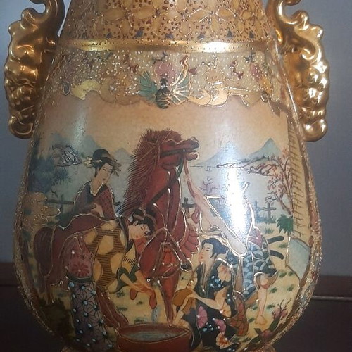 Satsuma Chinese porcelain 26cm height like new