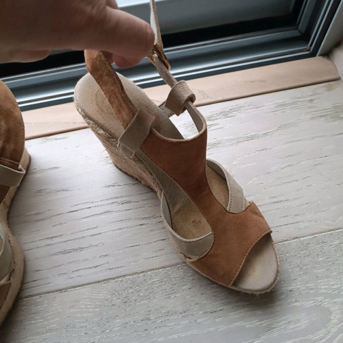 Vidorreta shoes like new, suede wedge sandals size 38