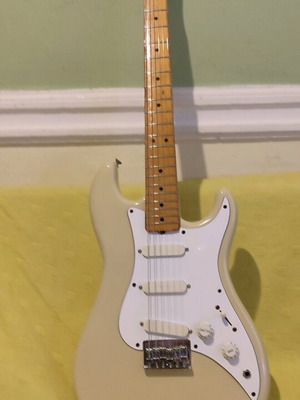 Fender Bullet 1983 μεταχειρισμένη, κατασκευασμένη στις ΗΠΑ