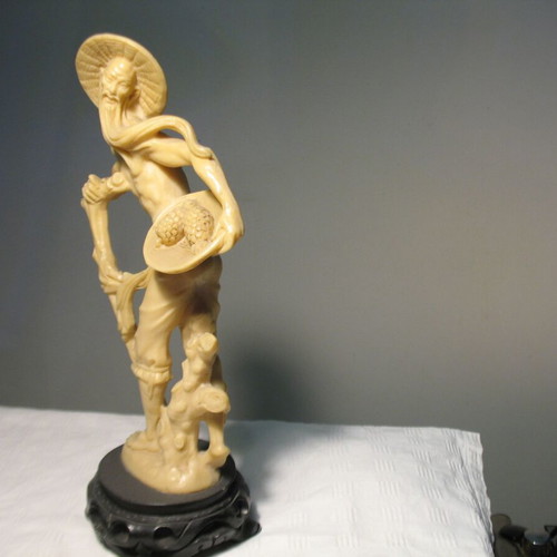 Bone figurine, excellent sculpture.