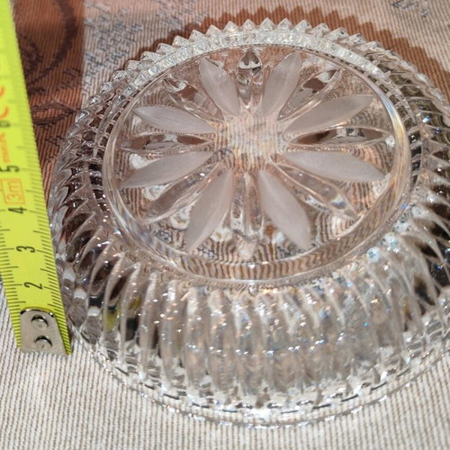 Vintage crystal dessert plates in like new condition