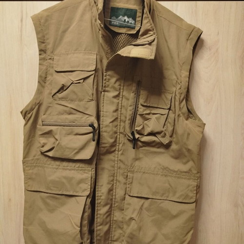 Lightweight men's jacket with detachable sleeves and hood size L like new, beige