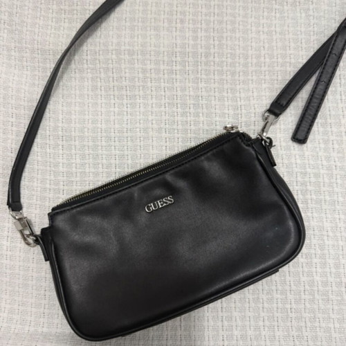 Guess crossbody bag like new, black color