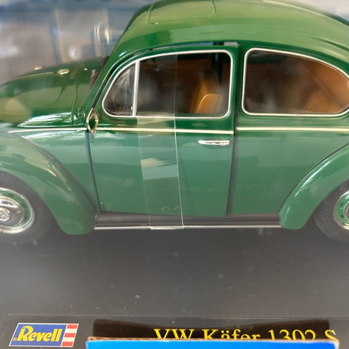 Beetle model 1/18 Burago fully opening car new