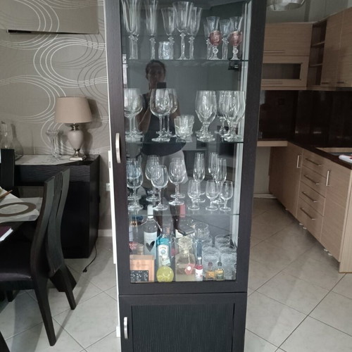 Crystal showcase in dark wood like new condition