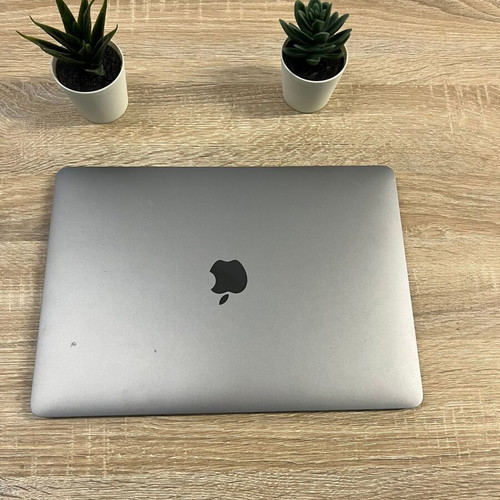 MacBook Pro 13” 2016 Touch Bar laptop