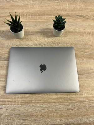 MacBook Pro 13” 2016 Touch Bar laptop