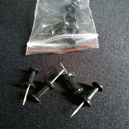 Push pins board used like new, pack of 11 pieces