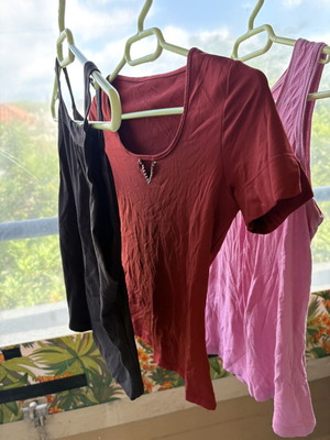 Set of 3 women's tops used, one size, casual colors