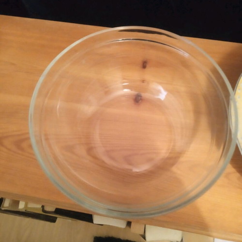 Glass salad bowl like new