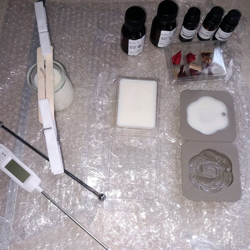 Luxury Gift Box “Al Dahabi” candle and wax melts set new
