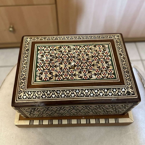 Wooden humidor like new for cigars or cigarettes