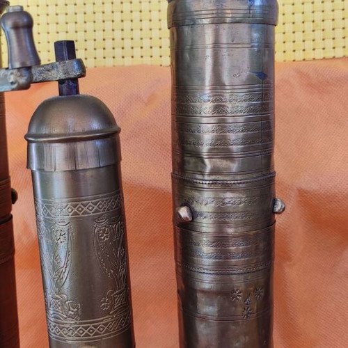 Bronze manual coffee grinders used, set of 3, collectible