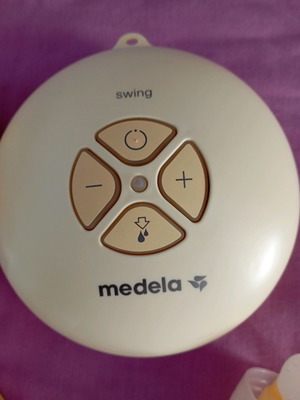 Medela breast pump like new with all accessories and manuals