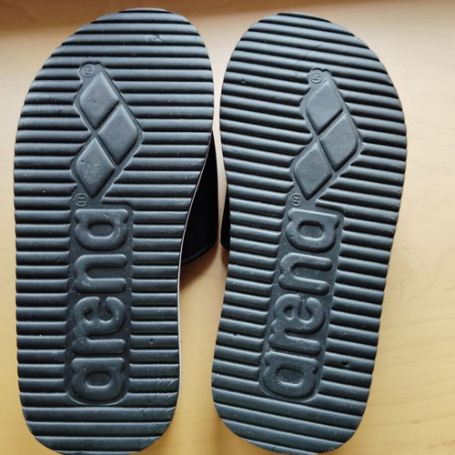 Arena women's slippers size 36 used, black